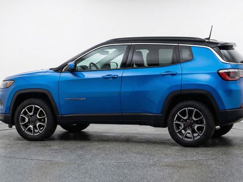 Used 2025 Jeep Compass Trailhawk image 5