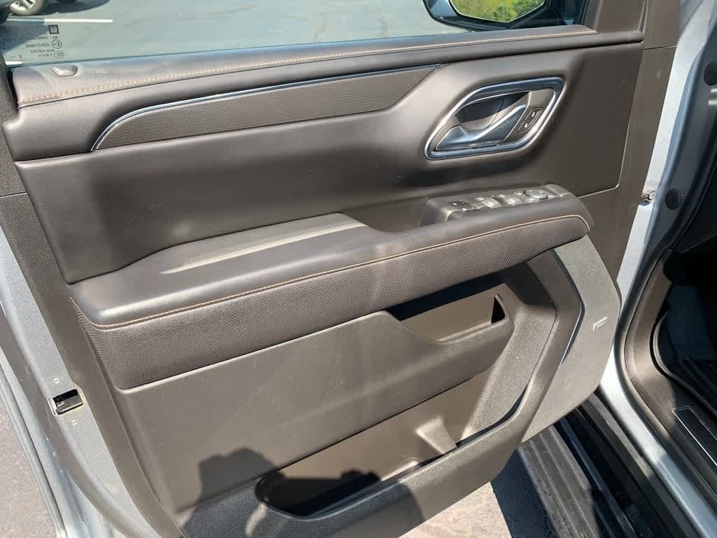 Used 2023 GMC Yukon XL AT4 w/ AT4 Premium Plus Package AWD/4WD image 16