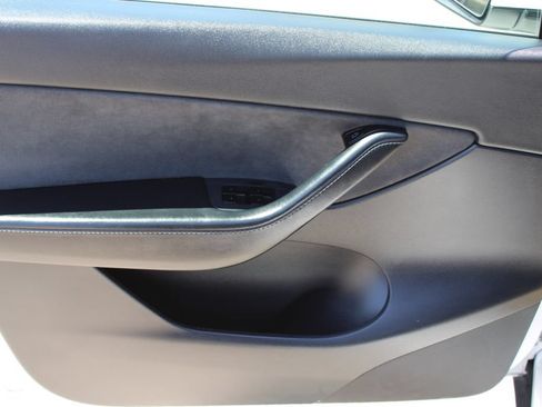 Used 2021 Tesla Model Y 2WD image 28