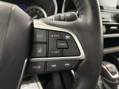 Used 2022 Toyota Highlander XLE image 27