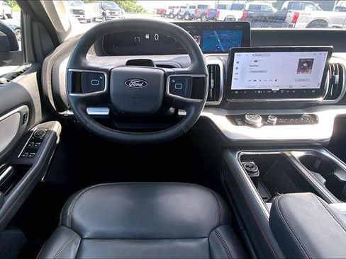 Certified 2025 Ford Expedition Active AWD/4WD image 4