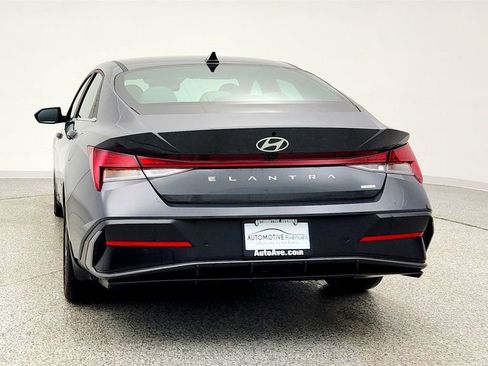 Used 2024 Hyundai Elantra Limited image 6