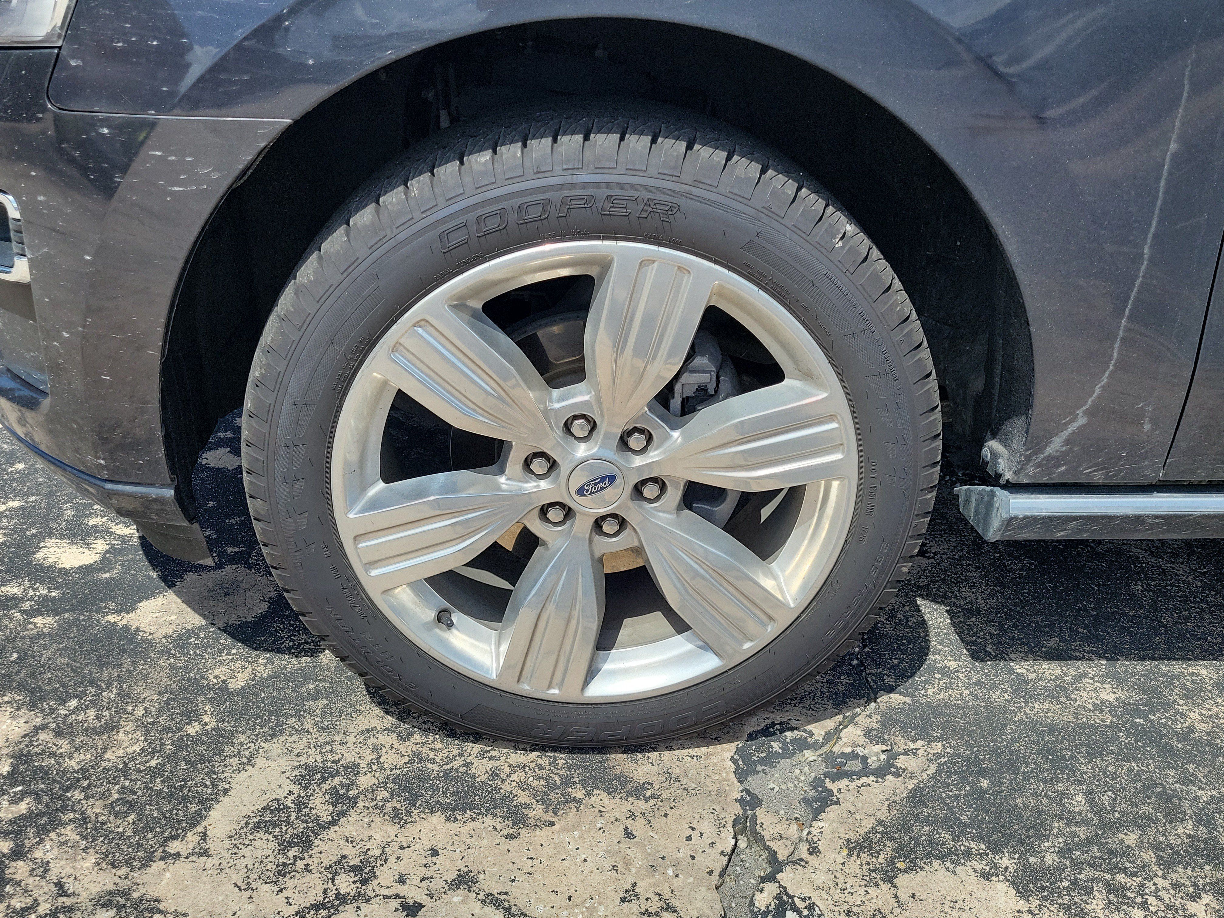 Used 2023 Ford Expedition Platinum RWD image 4