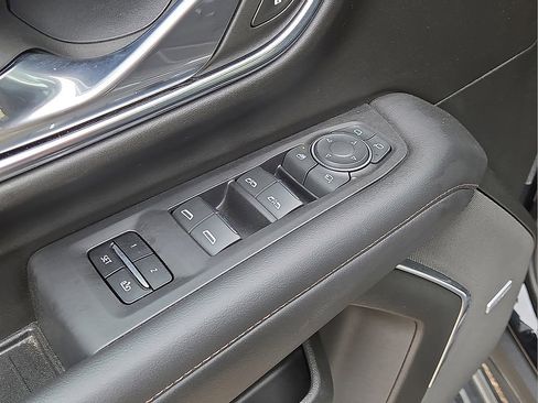 Used 2024 Chevrolet Tahoe High Country w/ Advanced Technology Package image 24