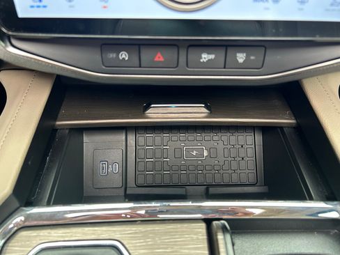 Used 2024 Ford Expedition Limited AWD/4WD image 21