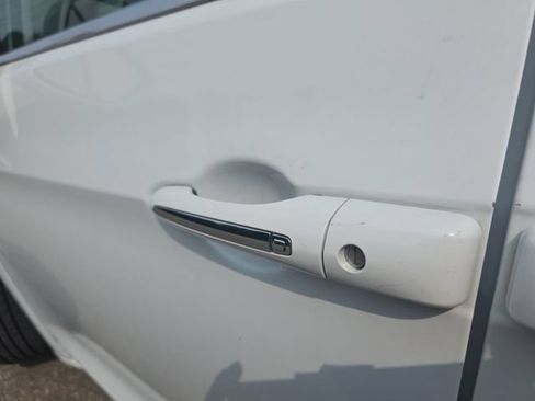 Used 2021 Chrysler Pacifica Touring-L FWD image 29