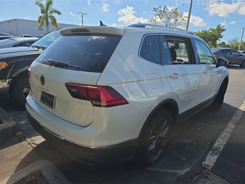 Used 2023 Volkswagen Tiguan SE w/ Panoramic Sunroof Package image 3
