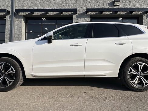 Used 2022 Volvo XC60 B5 Momentum w/ Climate Package image 4