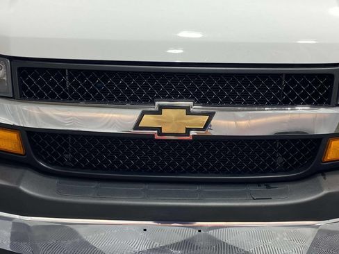 Used 2025 Chevrolet Express 2500 w/ Driver Convenience Package RWD image 7