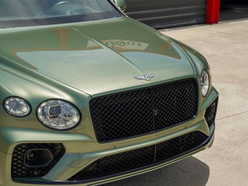Used 2022 Bentley Bentayga AWD/4WD image 4