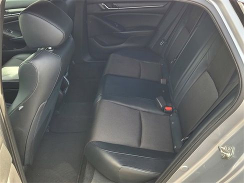 Used 2018 Honda Accord Sport image 11