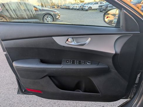Certified 2023 Kia Forte LXS image 18