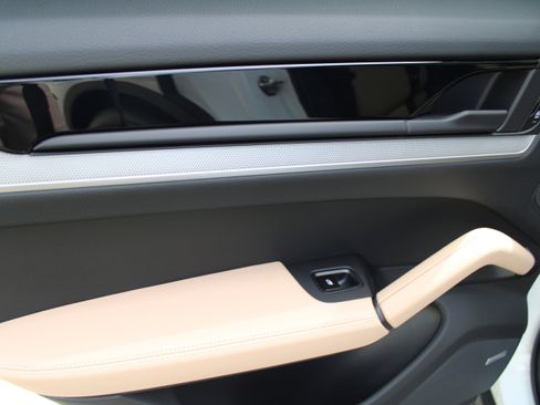 Certified 2026 Porsche Cayenne image 28