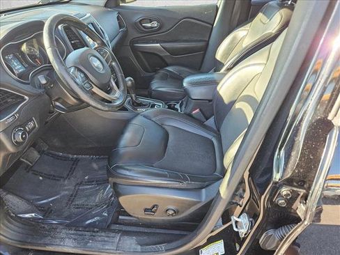 Used 2019 Jeep Cherokee Latitude Plus image 17