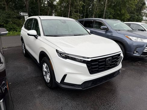 Used 2023 Honda CR-V LX image 3