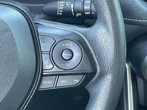 Used 2020 Toyota RAV4 XLE FWD image 14