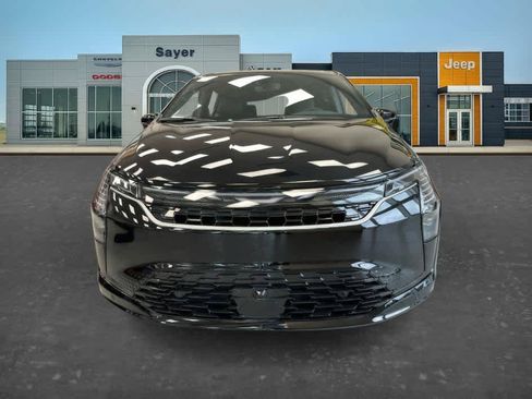 New 2027 Chrysler Pacifica Select AWD/4WD image 3