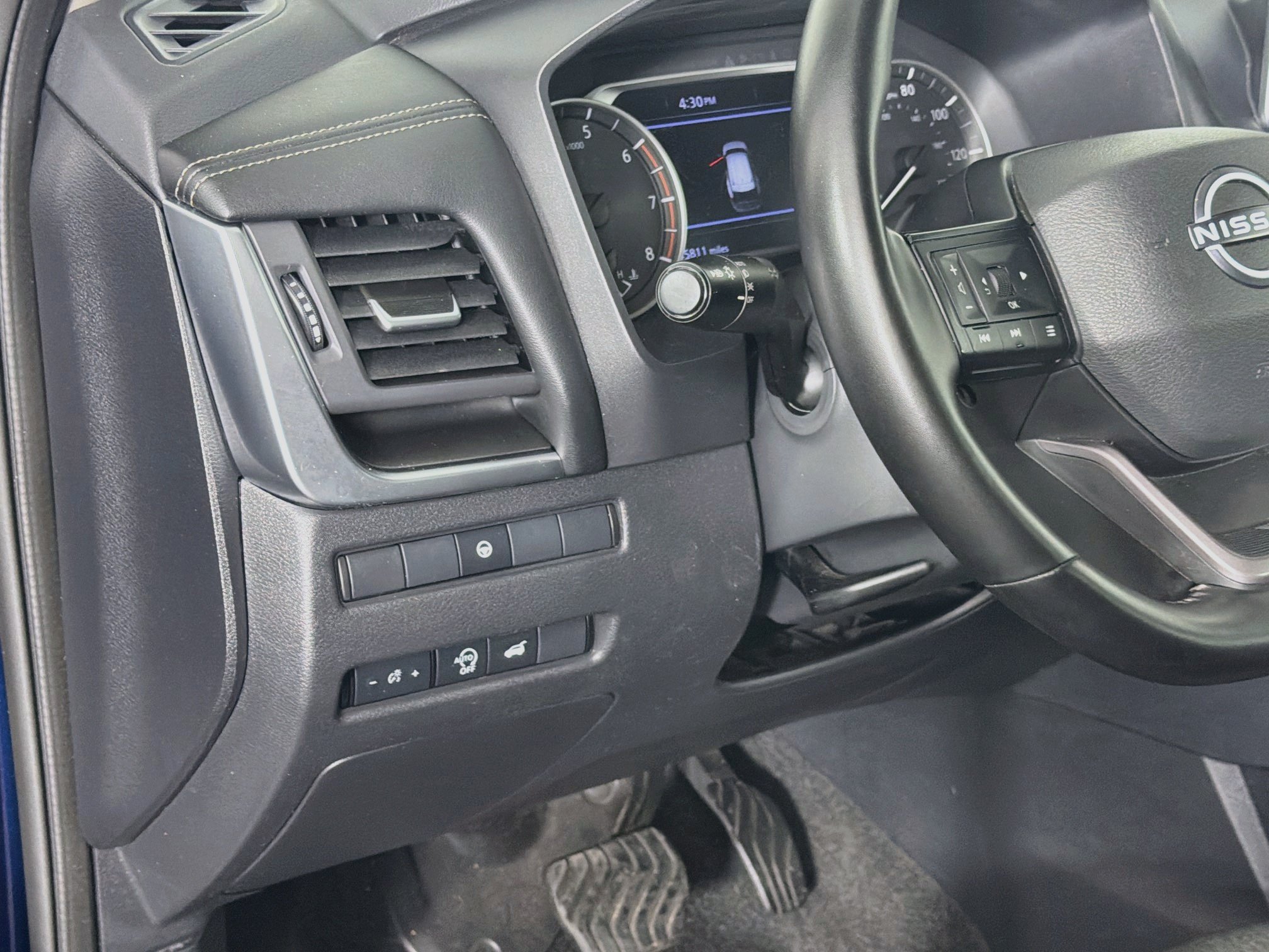 Used 2025 Nissan Rogue SV FWD image 17