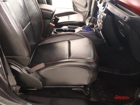 Used 2018 Jeep Wrangler Unlimited Rubicon w/ Dual Top Group AWD/4WD image 13