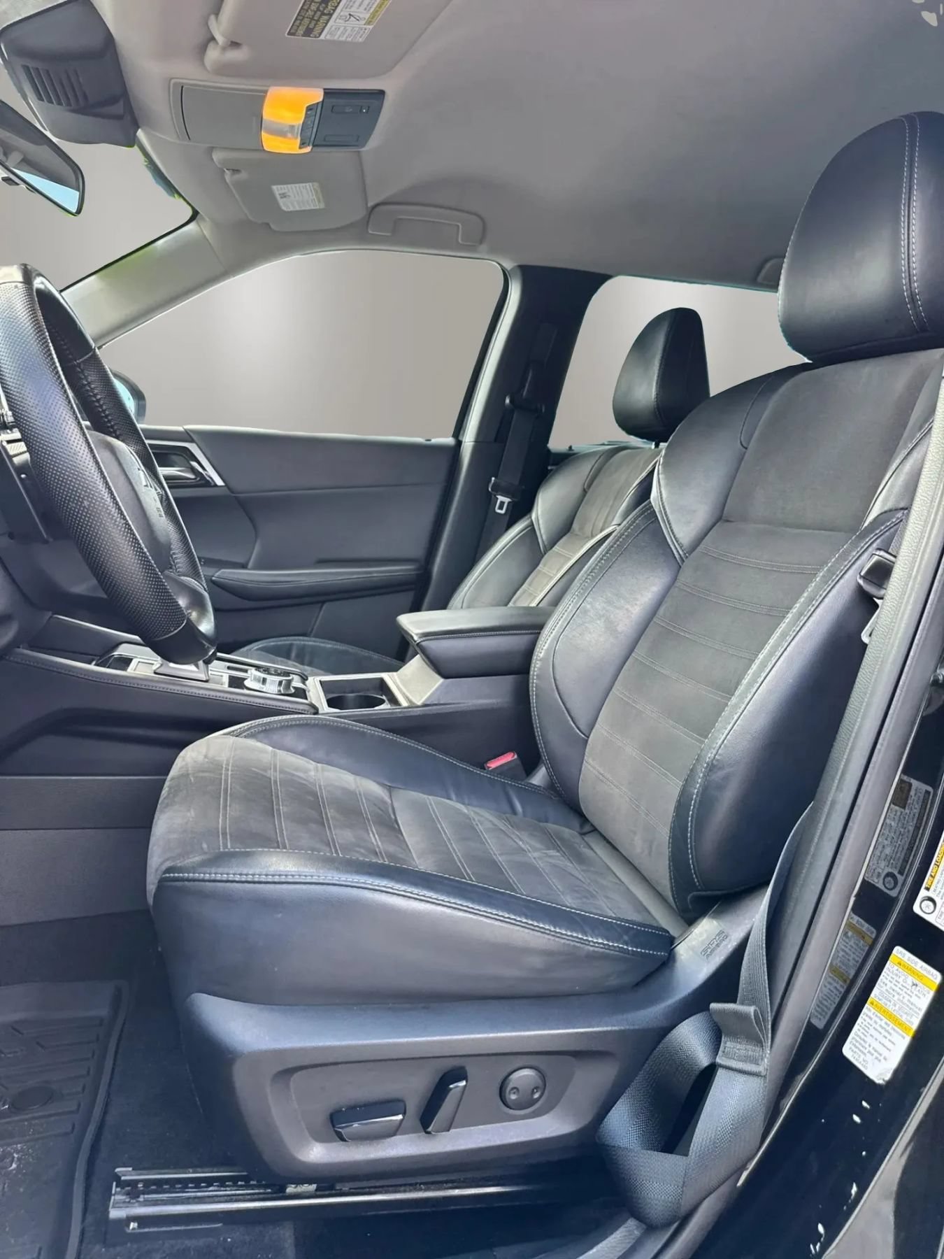 Used 2023 Mitsubishi Outlander SE FWD image 12