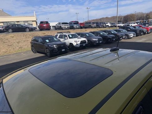 Used 2023 GMC Canyon AT4X image 14