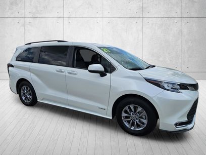 Used 2021 Toyota Sienna XLE
