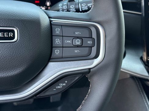New 2026 Jeep Grand Wagoneer 4WD image 31