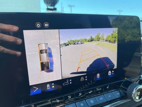 Used 2024 Chevrolet Colorado Z71 w/ Z71 Convenience Package 2 image 10