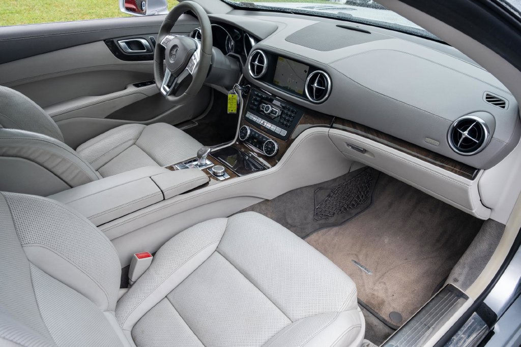 Used 2013 Mercedes-Benz SL 550 w/ Premium Pkg image 24