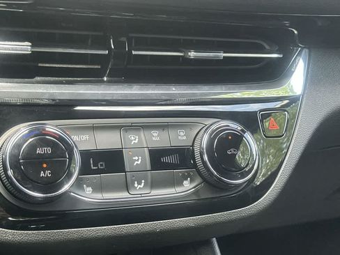 Used 2025 Buick Envista Sport Touring w/ Convenience I Package FWD image 27