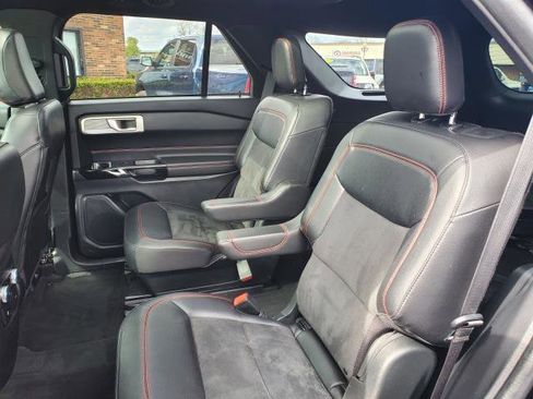 Used 2023 Ford Explorer ST-Line AWD/4WD image 26