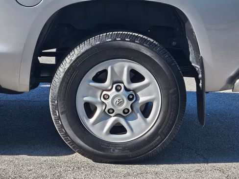 Used 2015 Toyota Tundra SR5 w/ SR5 Upgrade Package RWD image 30