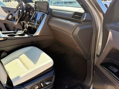 Used 2023 Lexus LX 600 4WD w/ Luxury Package image 20