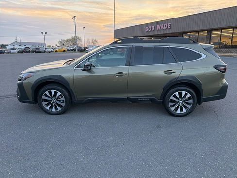 Used 2025 Subaru Outback Limited AWD/4WD image 2