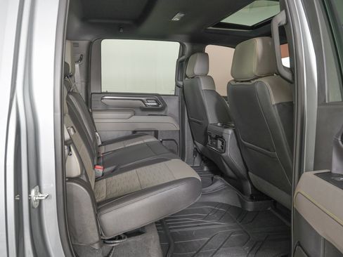 Used 2025 Chevrolet Silverado 2500 ZR2 w/ Technology Package image 11