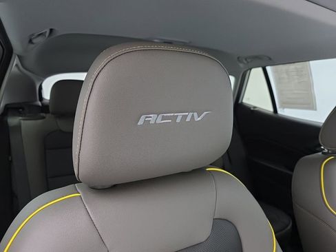 Used 2025 Chevrolet Trax ACTIV w/ Sunroof Package image 40