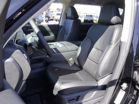 New 2025 Nissan Armada SV image 14