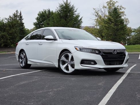 Used 2020 Honda Accord Touring image 2