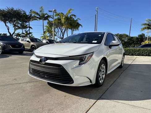 Used 2024 Toyota Corolla LE image 32