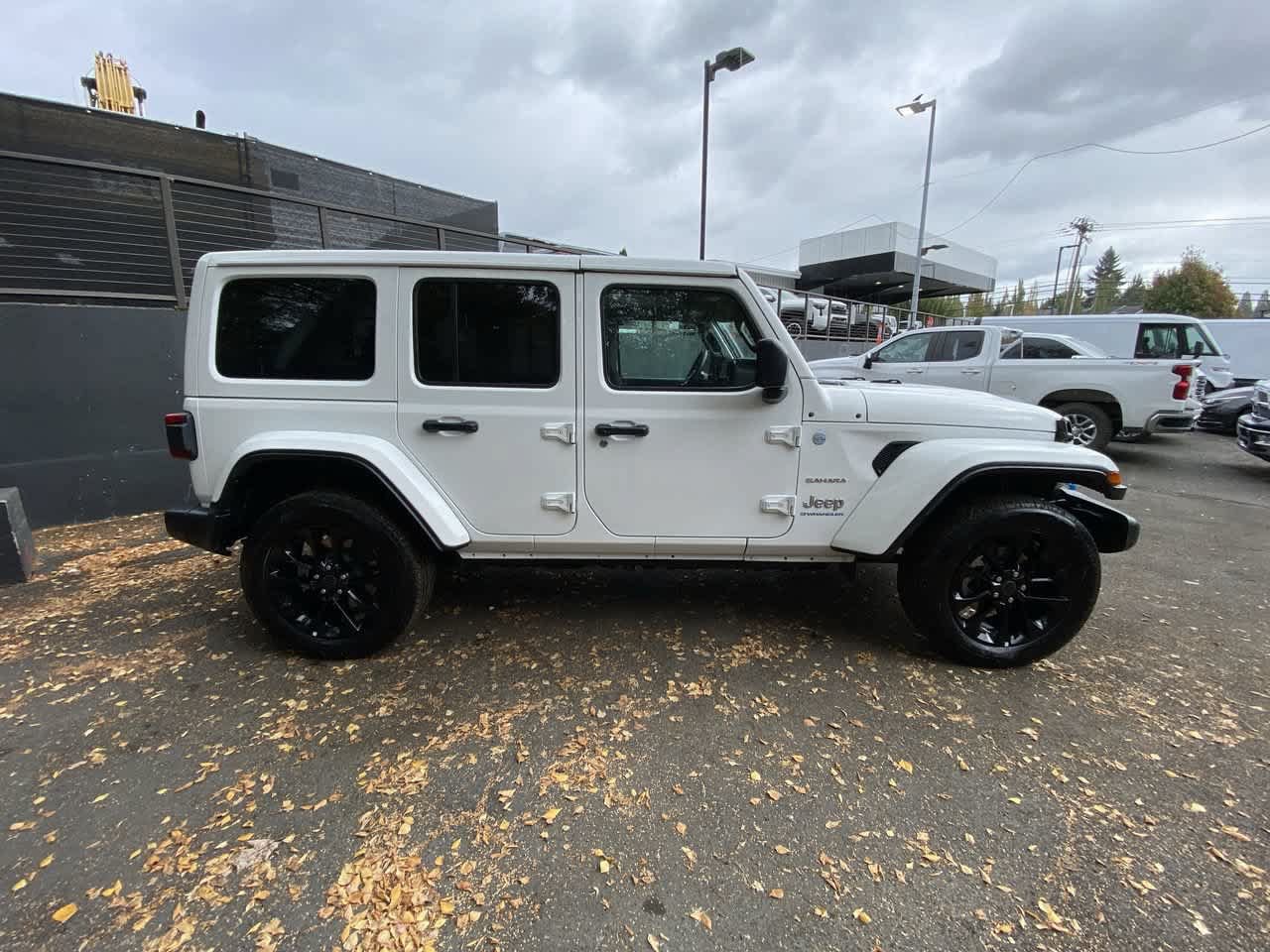 Used 2024 Jeep Wrangler Unlimited Sahara AWD/4WD image 7