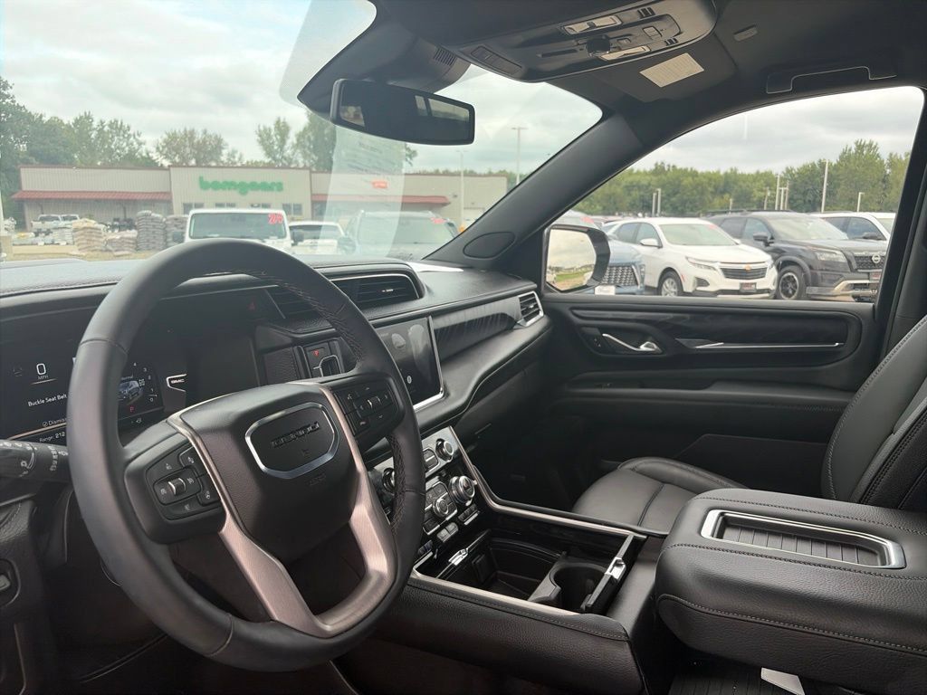Used 2024 GMC Yukon XL Denali AWD/4WD image 17