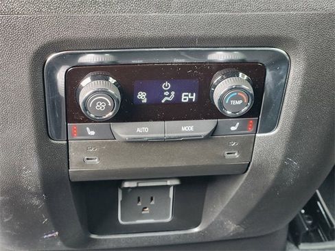 New 2025 Chevrolet Suburban Premier image 23