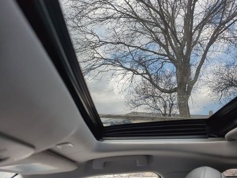 Used 2023 Toyota Highlander Limited image 21