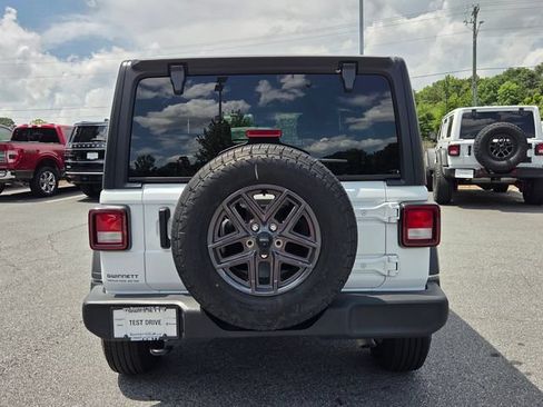 Used 2024 Jeep Wrangler Unlimited Sport AWD/4WD image 7