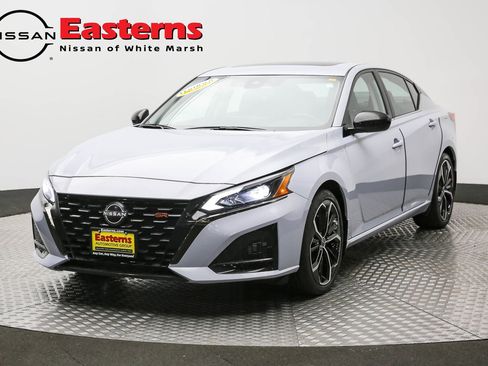 Used 2023 Nissan Altima 2.5 SR w/ SR Premium Package image 1