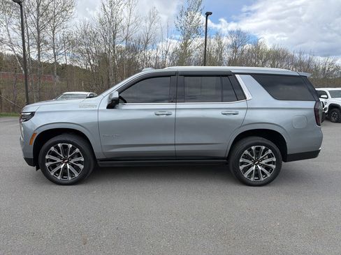 Used 2025 Chevrolet Tahoe High Country AWD/4WD image 2