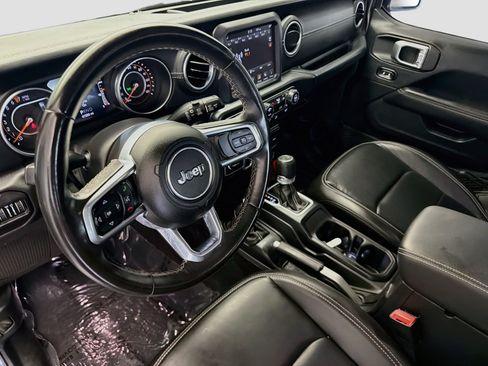 Used 2018 Jeep Wrangler Unlimited Sahara AWD/4WD image 7