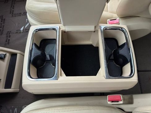 Used 2010 Volkswagen Routan SEL FWD image 23