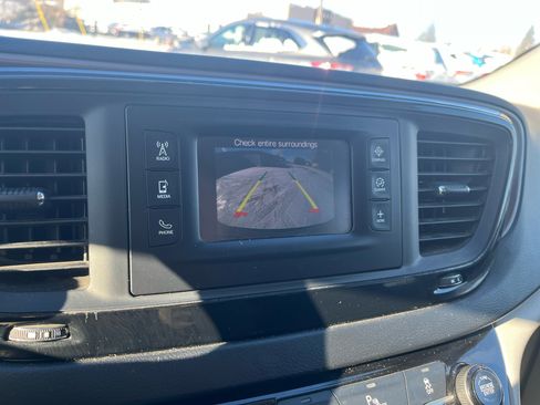 Used 2017 Chrysler Pacifica LX image 12