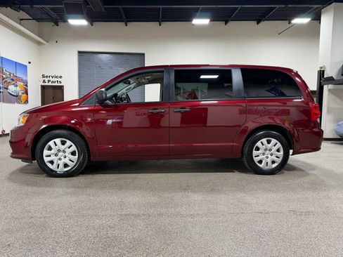 Used 2019 Dodge Grand Caravan SE image 8
